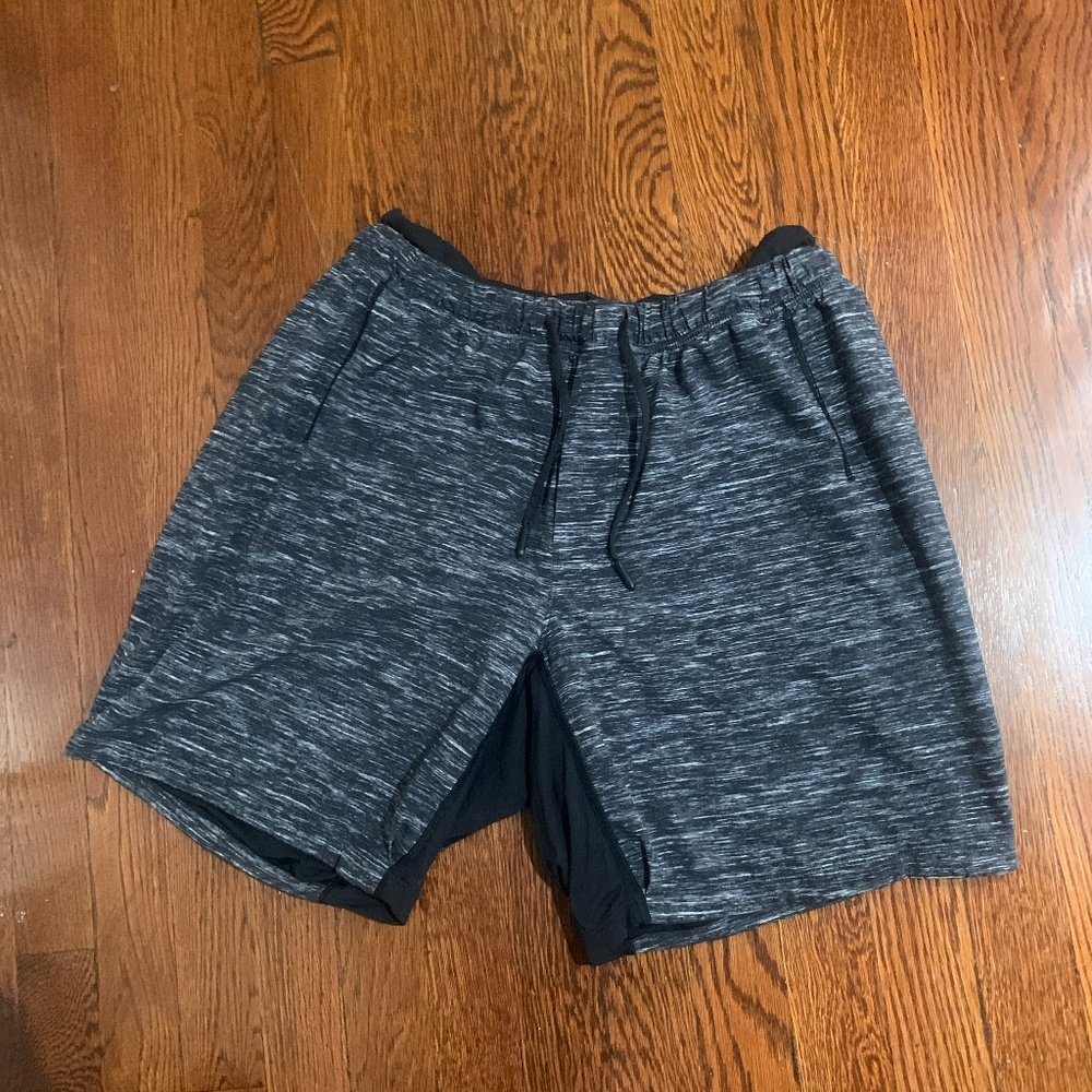 Men’s Lululemon 8" Lined Space Dye Black Gray Size Small